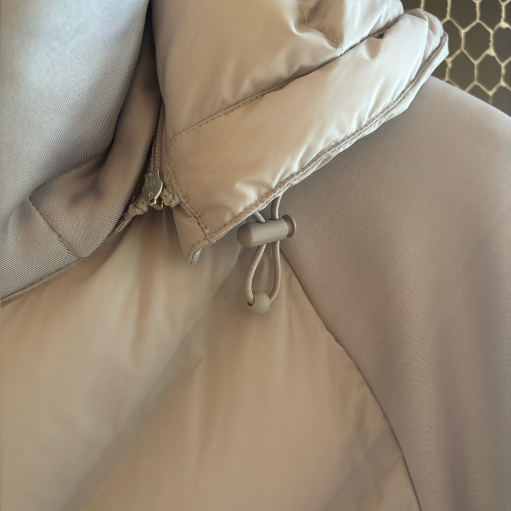 ATHLETA Women's Grayish purple Puffer Jacket. - Picture 6 of 12